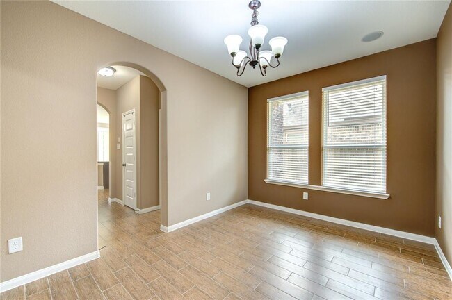 Building Photo - 18318 Russett Green Dr