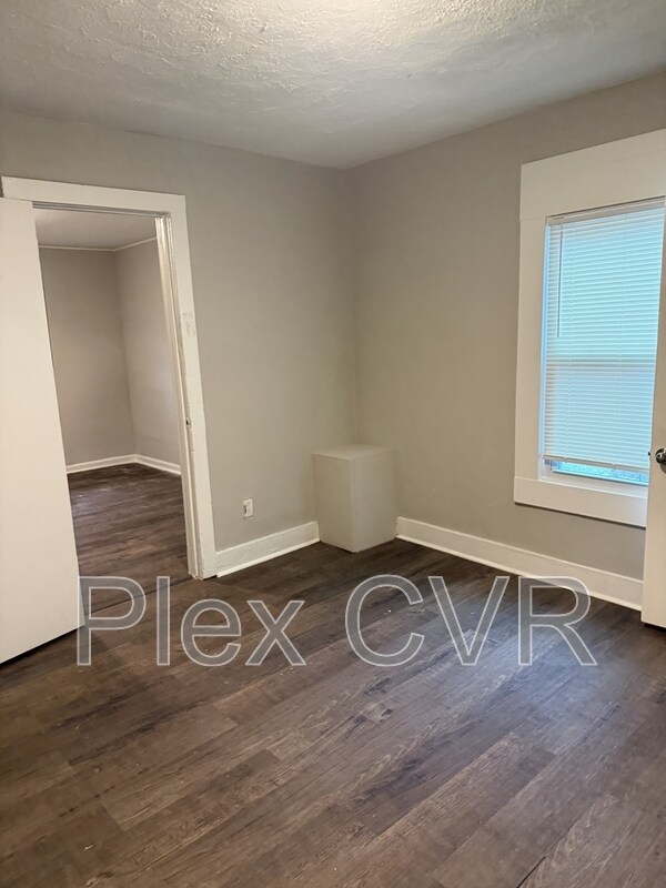 Building Photo - 4022 Young Ave