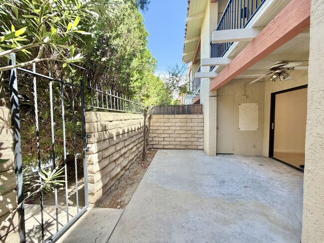 Building Photo - AVAILABLE NOW!! 1 Bedroom 1 Bathroom Condo in Palm Springs!