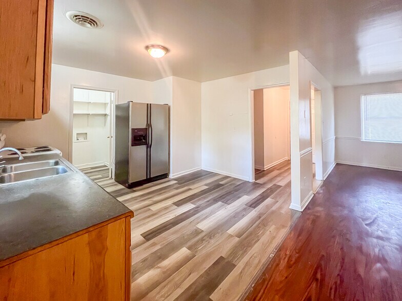 Building Photo - 5207 Cheshire Dr