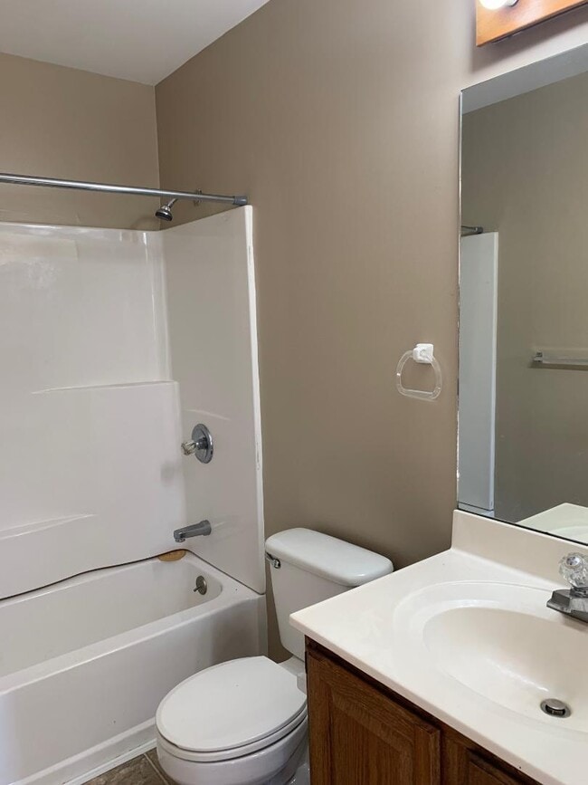 Building Photo - 3907 Kenesaw Dr