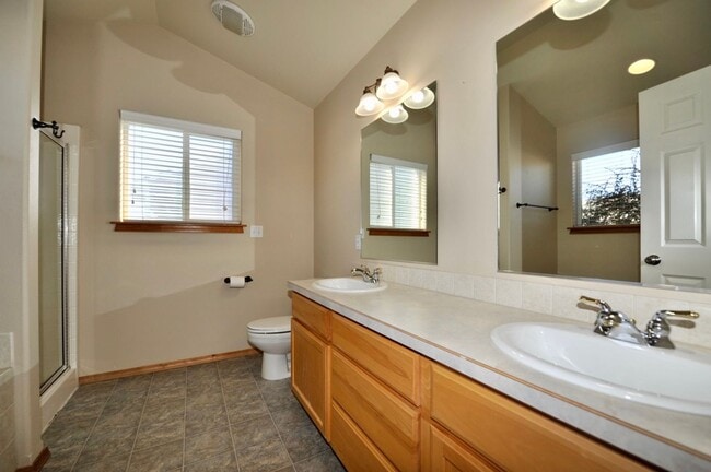 Building Photo - 3 bed 2 bath rancher with office