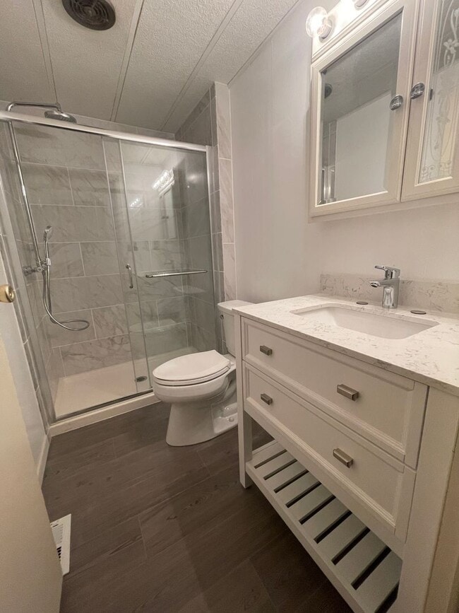 Building Photo - Waterfront 3 bedroom 2 bath