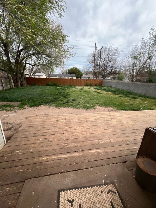 Building Photo - Pre Leasing for Fall 2026!!