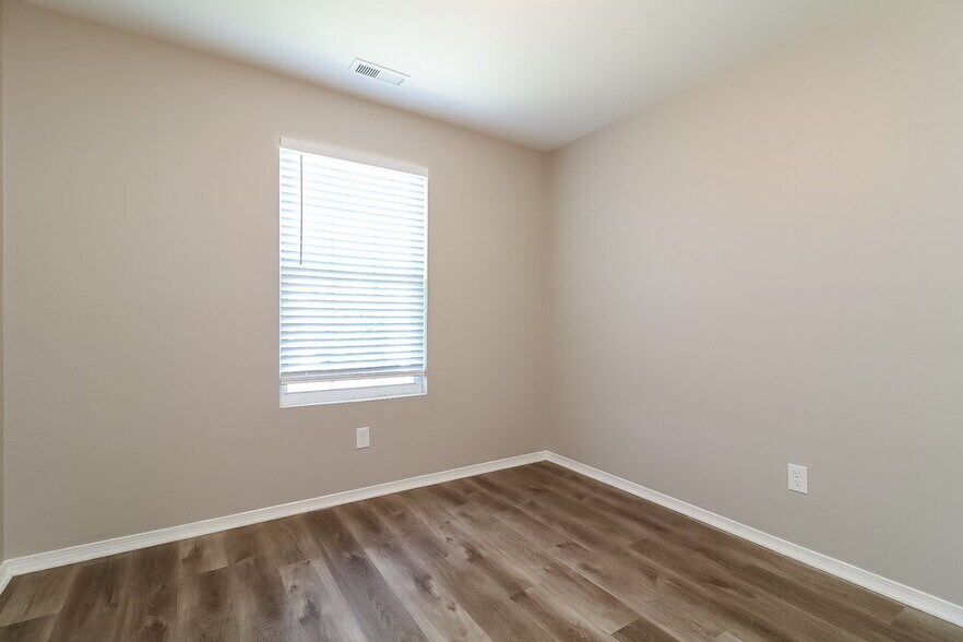 Building Photo - 283 Rowan Dr