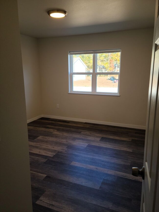 Building Photo - 3 Bedroom Duplex