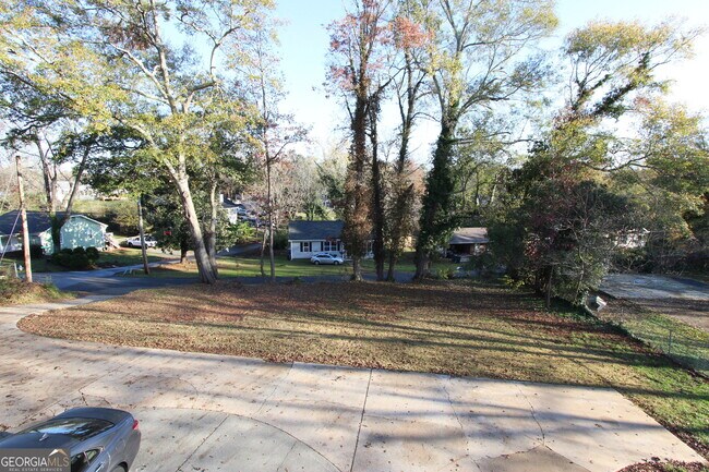 Building Photo - 514 Clover Dr
