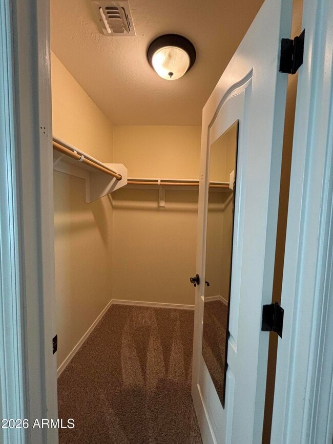 Building Photo - 948 S Huish Dr