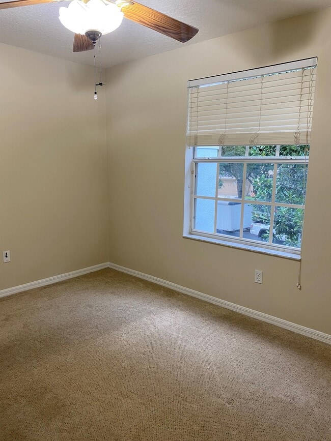 Building Photo - 990 N Lake Claire Cir