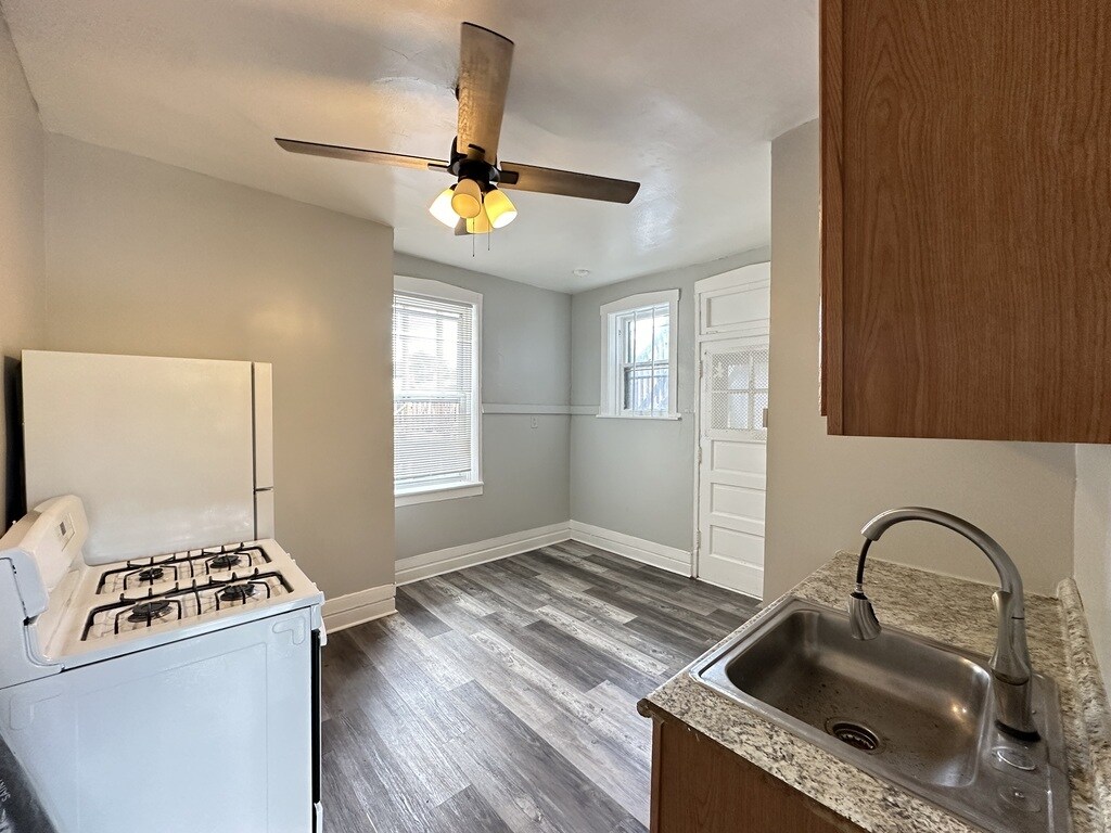Building Photo - 4751 N Monticello Ave
