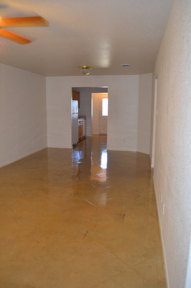 Building Photo - 928 Rosewood Dr