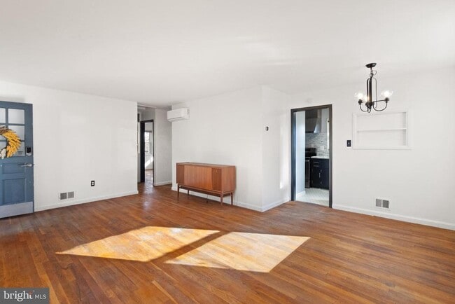 Building Photo - 2444 S Culpeper St