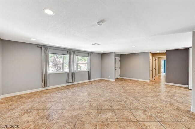 Building Photo - 4153 Woodcrest Rd