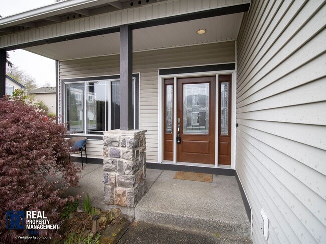 Building Photo - Spacious 4 Bed / 3 Bath Home with Loft, Fenced Yard & Covered Patio in Puyallup!