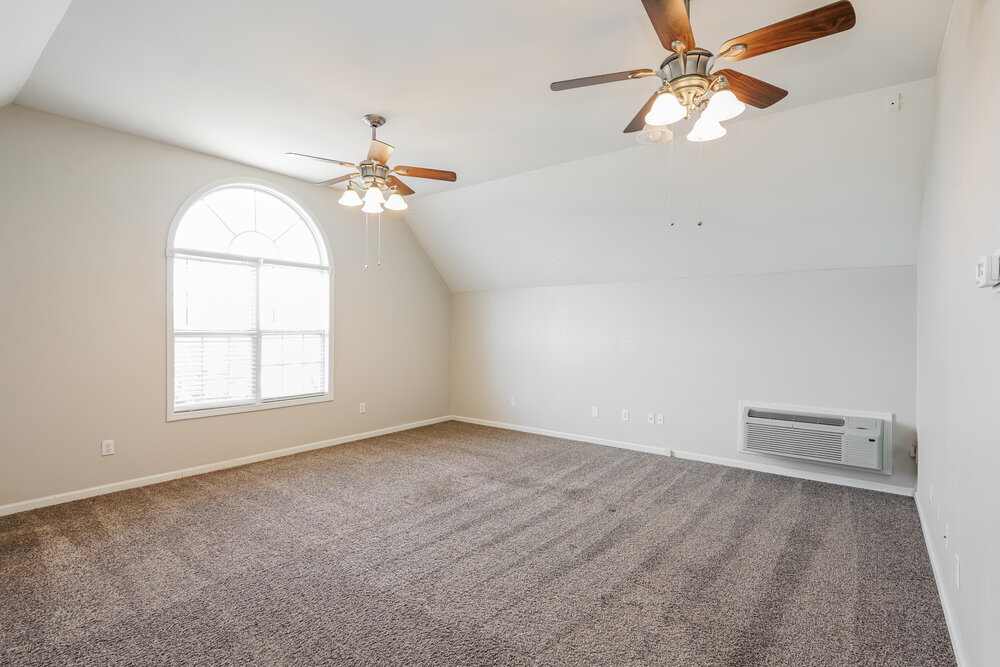 Building Photo - 268 Iris Dr