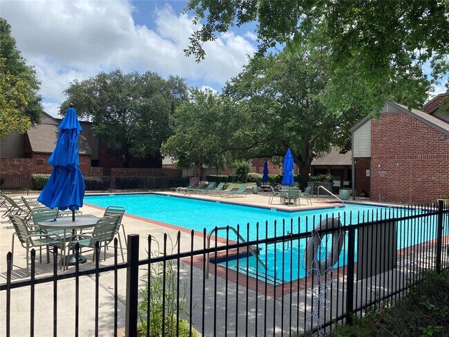 Building Photo - 7447 Cambridge St