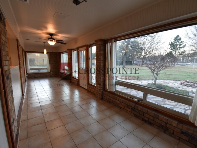 Building Photo - Tour Today! 3 Bedroom Home On Lake Tyler!