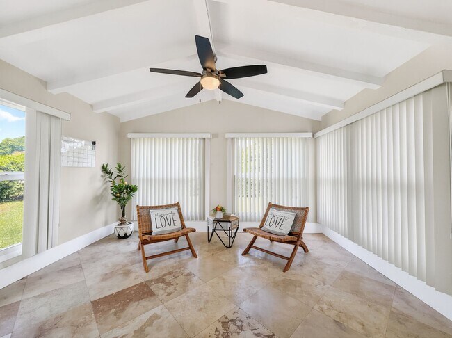 Building Photo - Discover the perfect Naples Park rental just minutes from the beach.