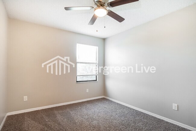 Building Photo - 373 River Chase Dr