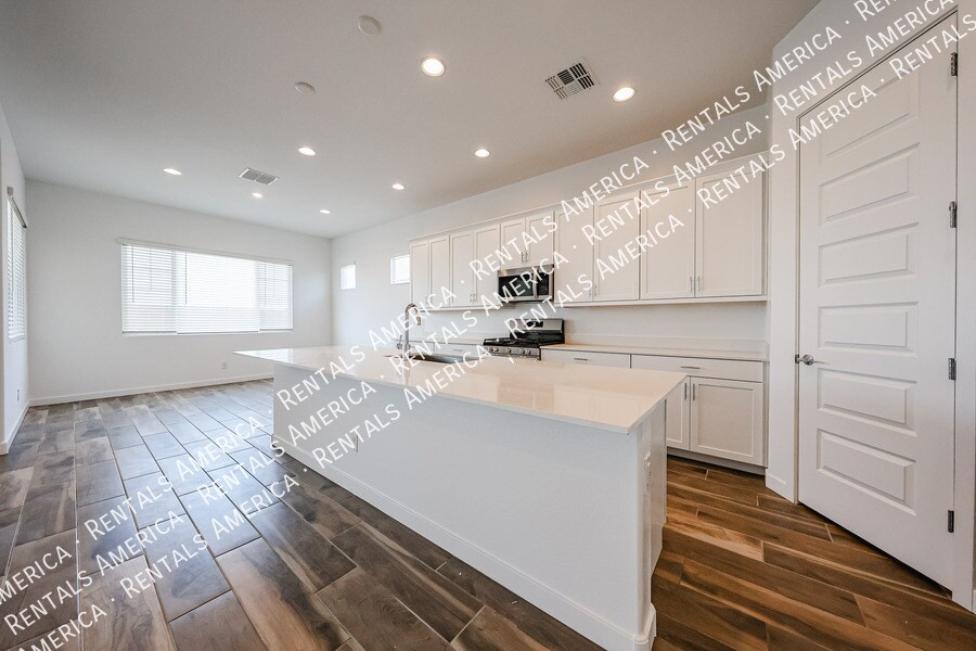 Building Photo - 23075 E Lords Wy