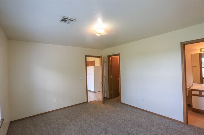 Building Photo - 2223 W Roselawn St