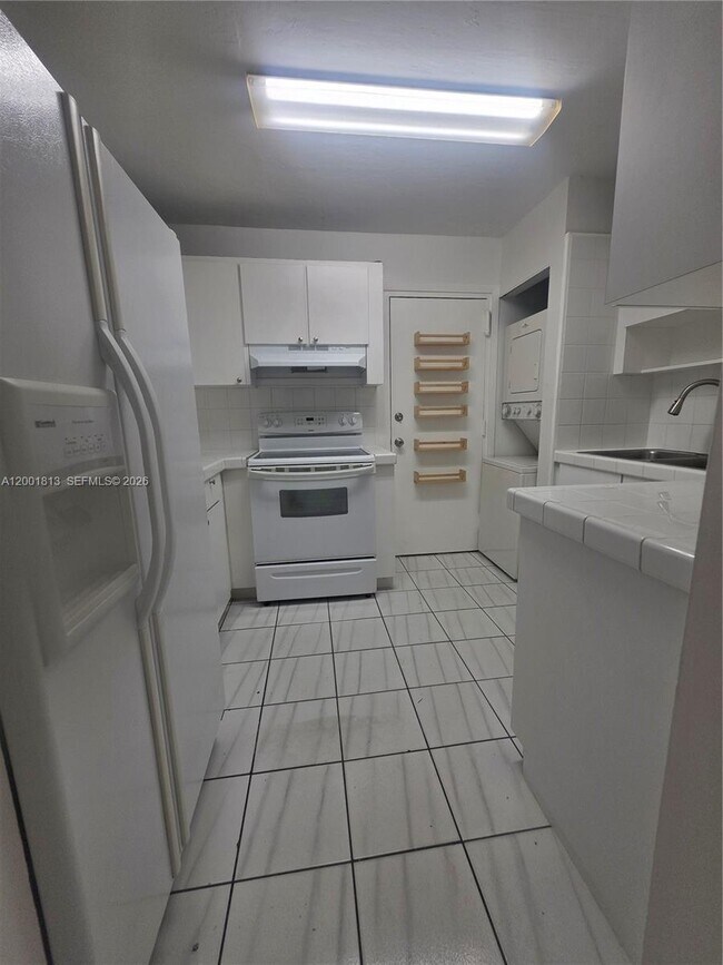 Building Photo - 13700 SW 62nd St