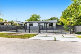 Building Photo - 8310 SW 45th St