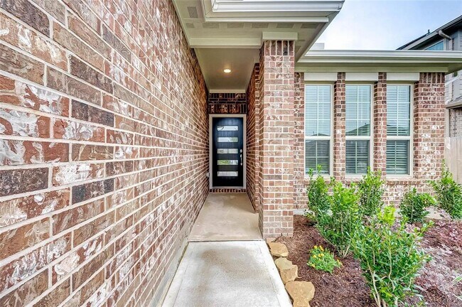 Building Photo - 18822 Fulvetta Haven Way