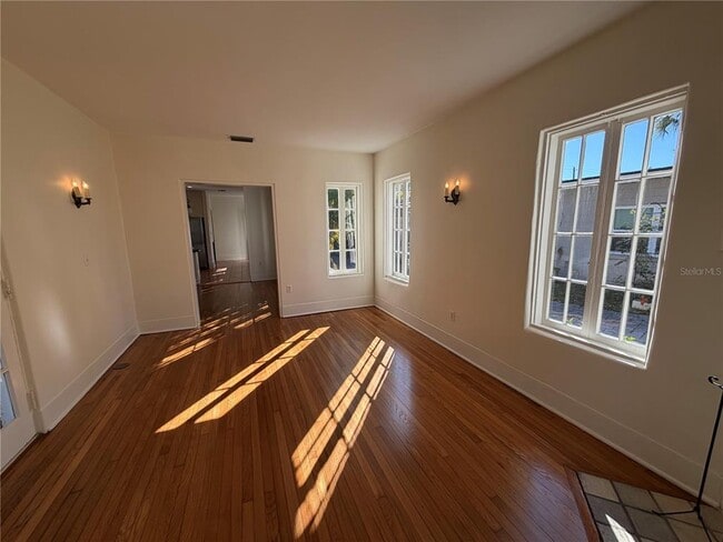 Building Photo - 48 Harvard St