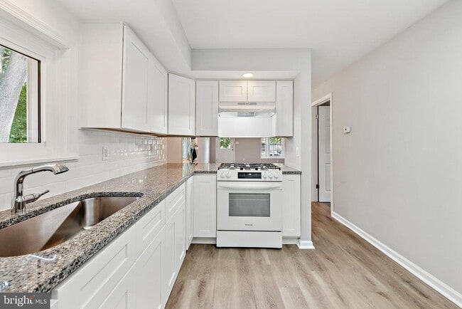 Building Photo - 8517 Osler Ave