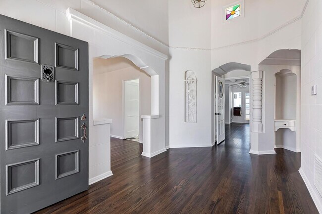 Building Photo - Clarkhill Residences LLC - 145