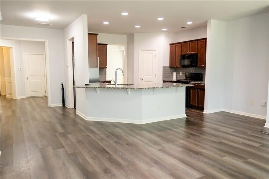 Building Photo - 4960 Ducote Trail