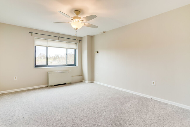 Building Photo - 1300 S Arlington Ridge Rd