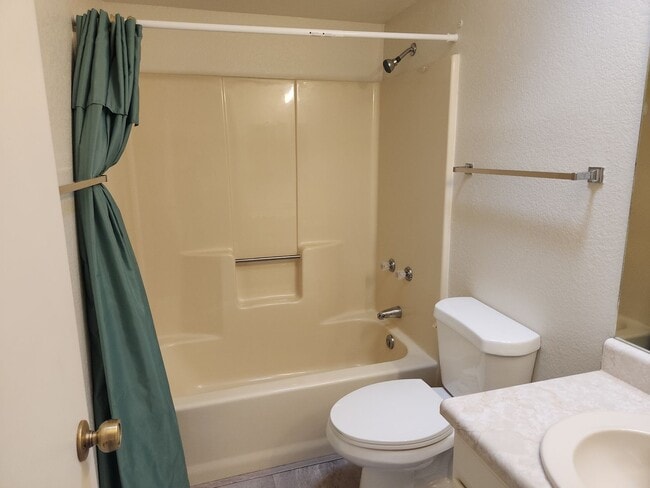 Building Photo - Three Bedroom at Green Valley Park