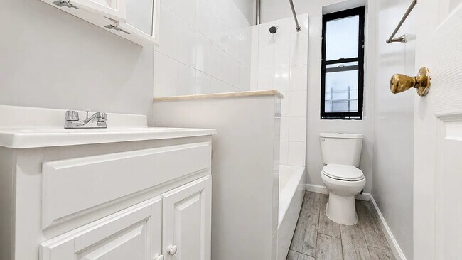 Building Photo - 509 W 174th St