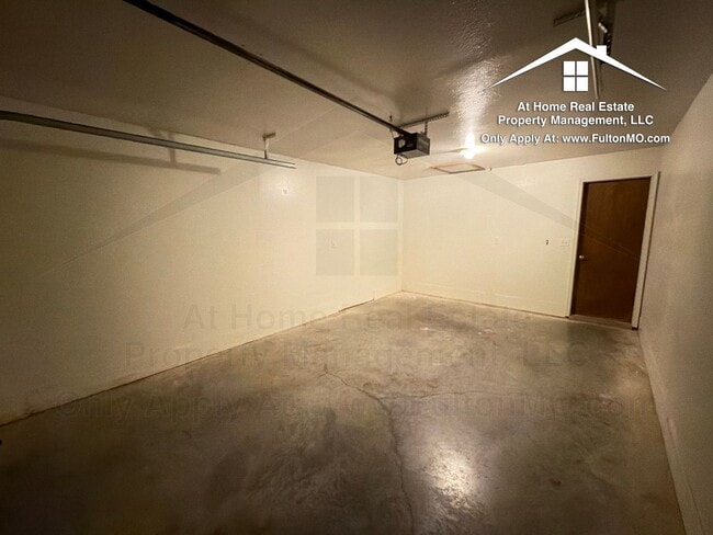 Building Photo - Sabre Circle 497–499 Duplex