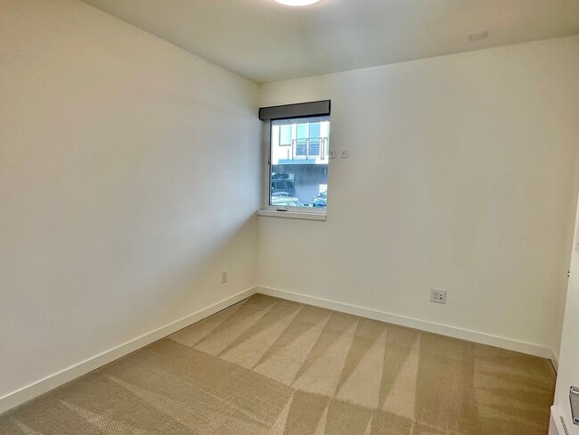 Building Photo - Modern home w/rooftop deck in desired Cher...