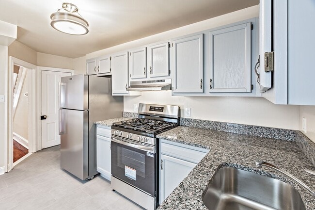 Building Photo - 3 bedroom, 1 bath, newly renovated home in Little Italy