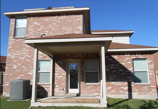 Building Photo - Charming 3-Bed, 3-Bath Home with Fireplace...