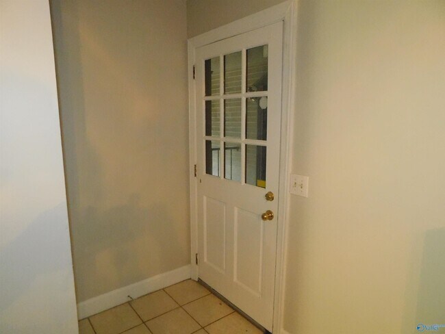 Building Photo - 2111 Epworth Dr NE