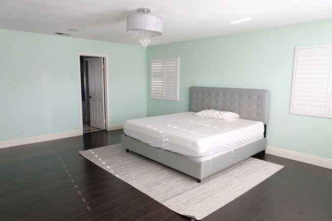 Building Photo - 16 Villager