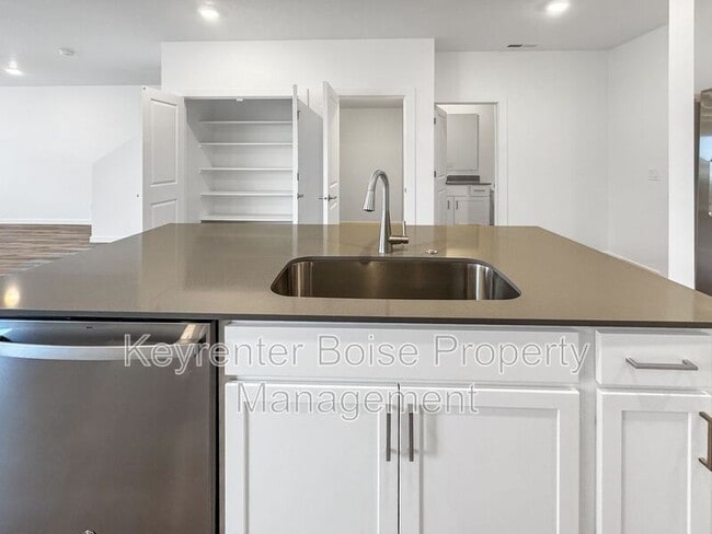 Building Photo - 4212 W Cirrus Ln