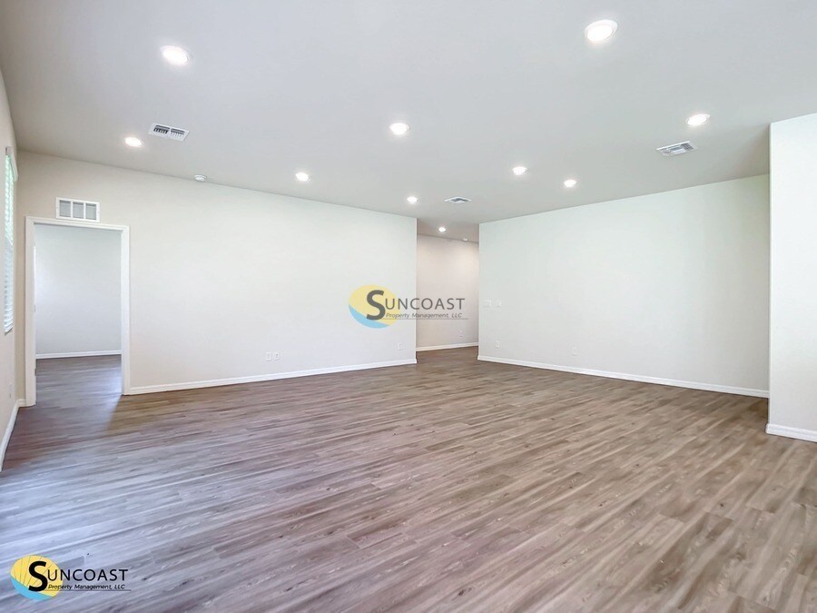 Building Photo - 585 Marion Oaks Pass