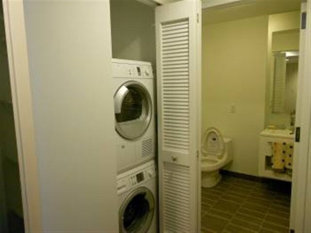 Building Photo - 77 Hudson St