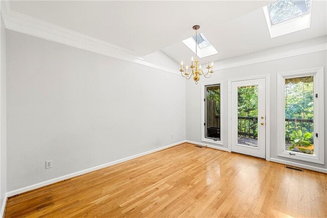 Building Photo - 302 S River Farm Dr