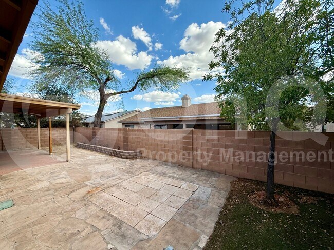 Building Photo - 3025 W Country Ranch Dr
