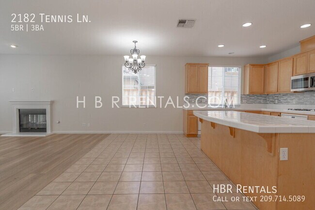 Building Photo - 2182 Tennis Ln
