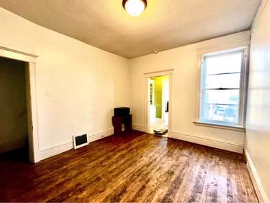 Building Photo - 1212 E 3rd St