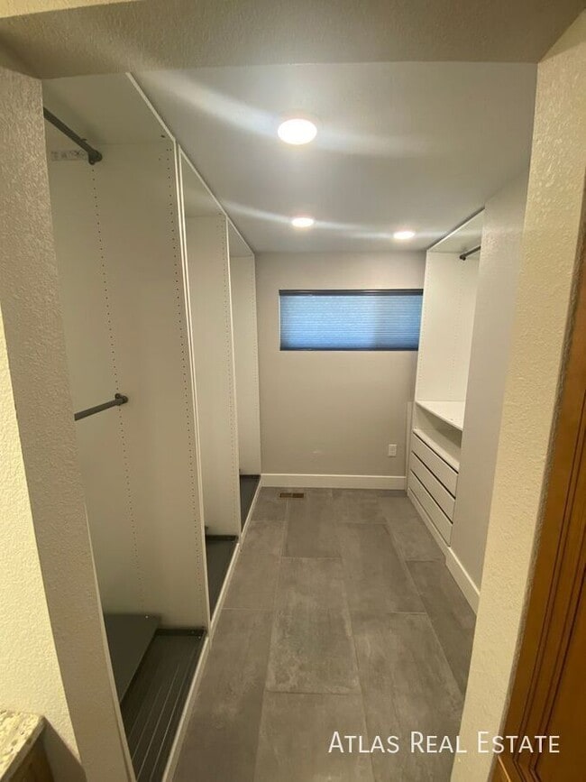 Building Photo - 6201 S Clarkson St