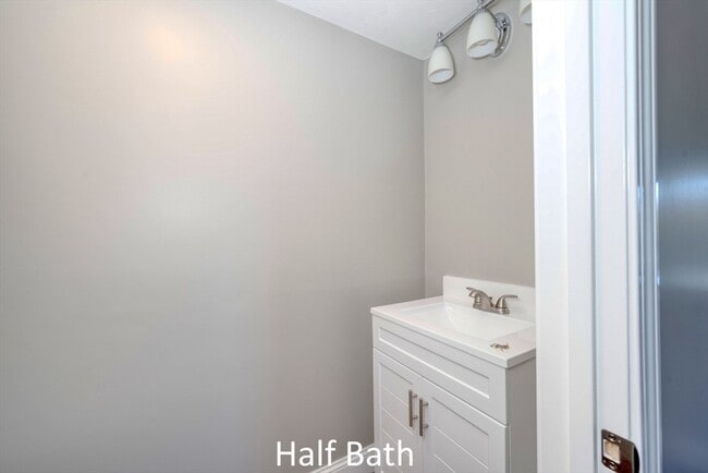 Building Photo - 669 State Rd